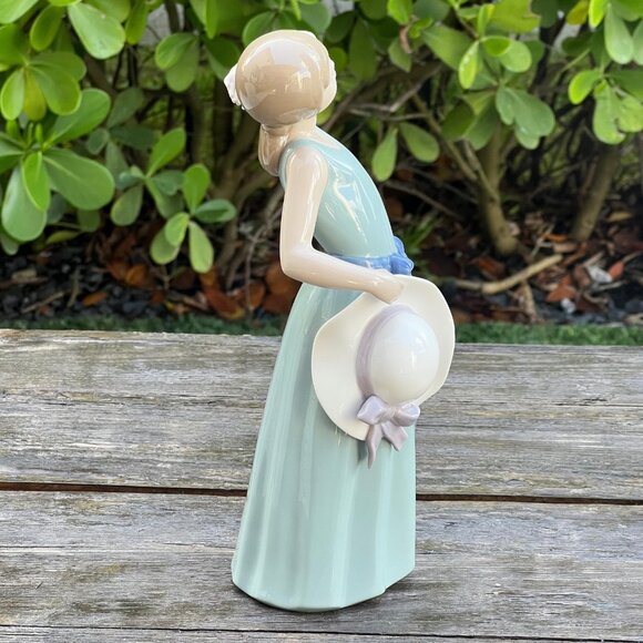 VINTAGE Lladro Figurine Prissy Coiffure Girl - Girl with Straw Hat #5010, Spain - Picture 8 of 11